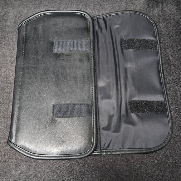 CD Projects Black Folding Carrying Case w/ Zippered Pocket Holds 20 CD's - Picture 2 of 7